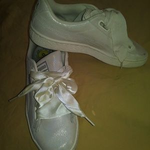 Womens tennis shoes size 8